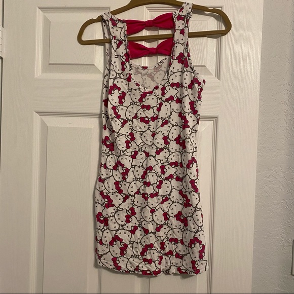 Sanrio Hello Kitty Sleep Tunic, Junior’s Small - Item 0031 - Picture 3 of 6